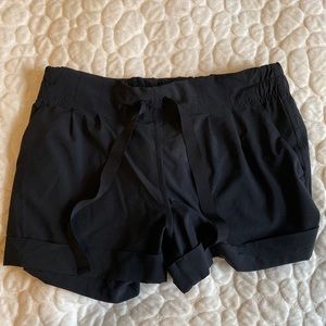 Size 6 black lululemon spring break away shorts